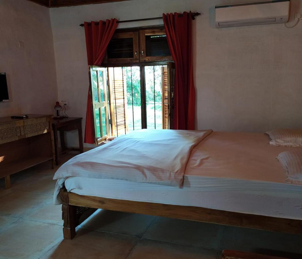 Raktokorobi Karu Gram Hotel Sri Niketan Kültér fotó