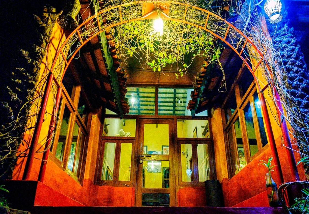 Raktokorobi Karu Gram Hotel Sri Niketan Kültér fotó