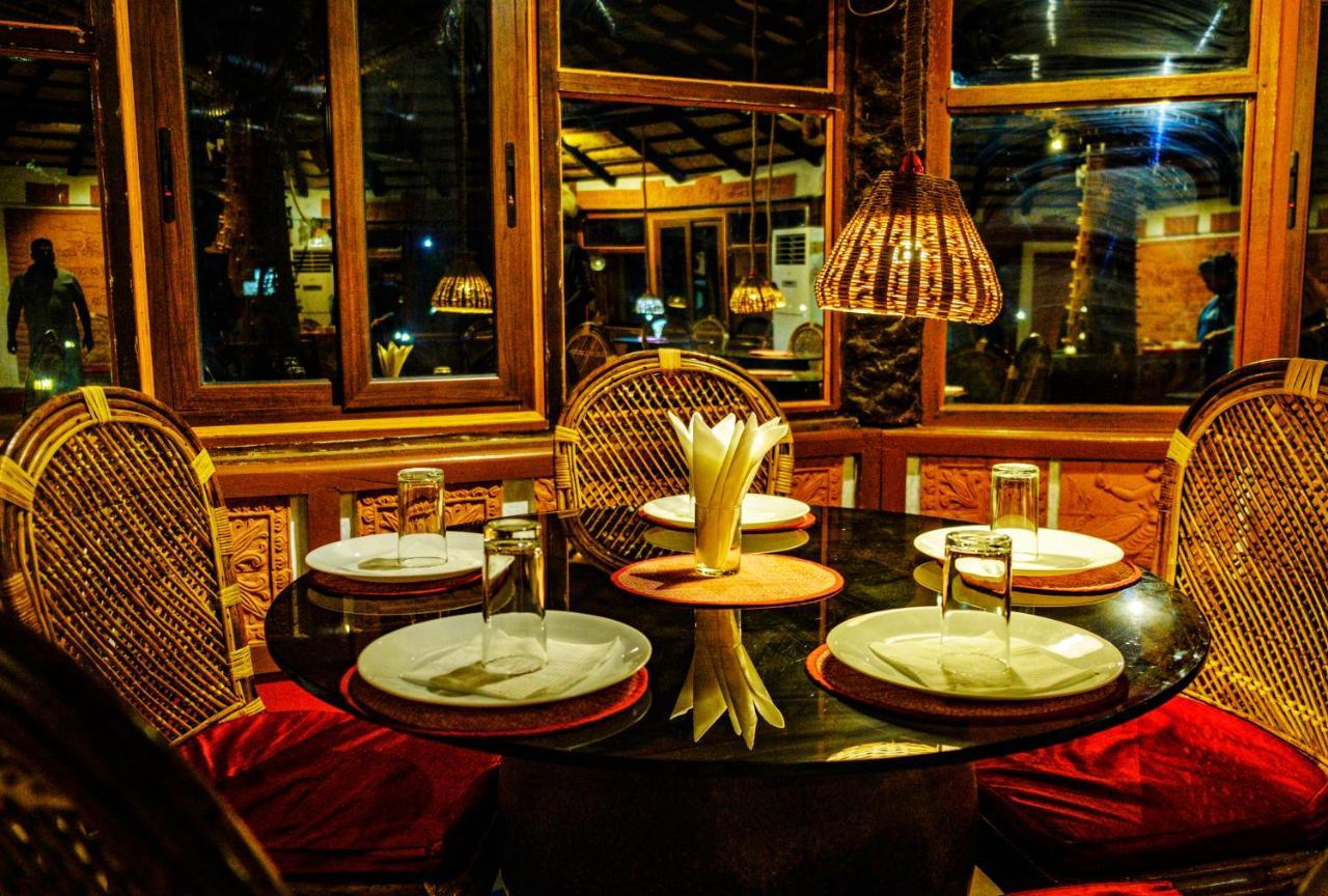 Raktokorobi Karu Gram Hotel Sri Niketan Kültér fotó