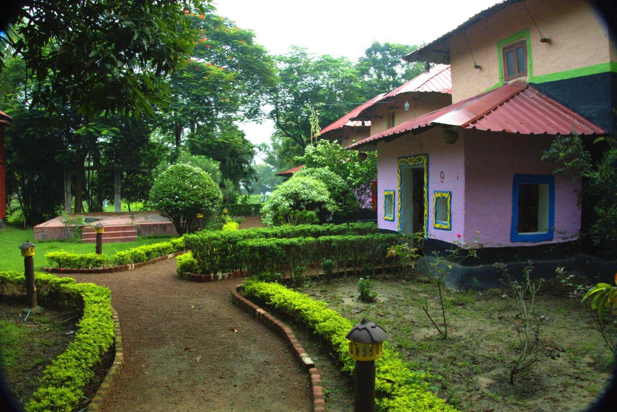 Raktokorobi Karu Gram Hotel Sri Niketan Kültér fotó