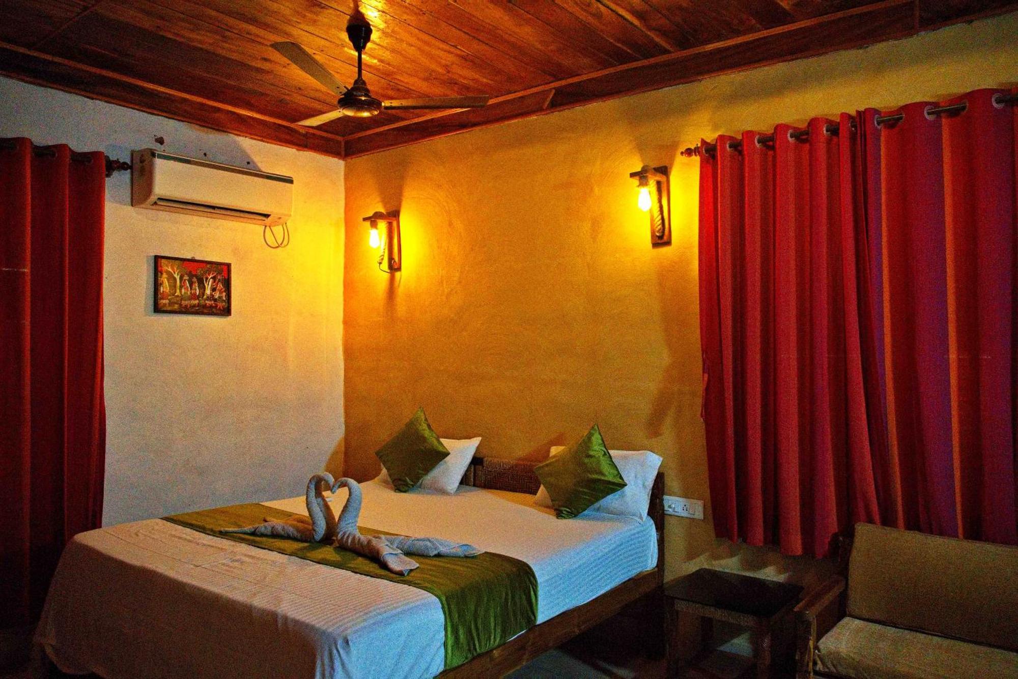 Raktokorobi Karu Gram Hotel Sri Niketan Kültér fotó
