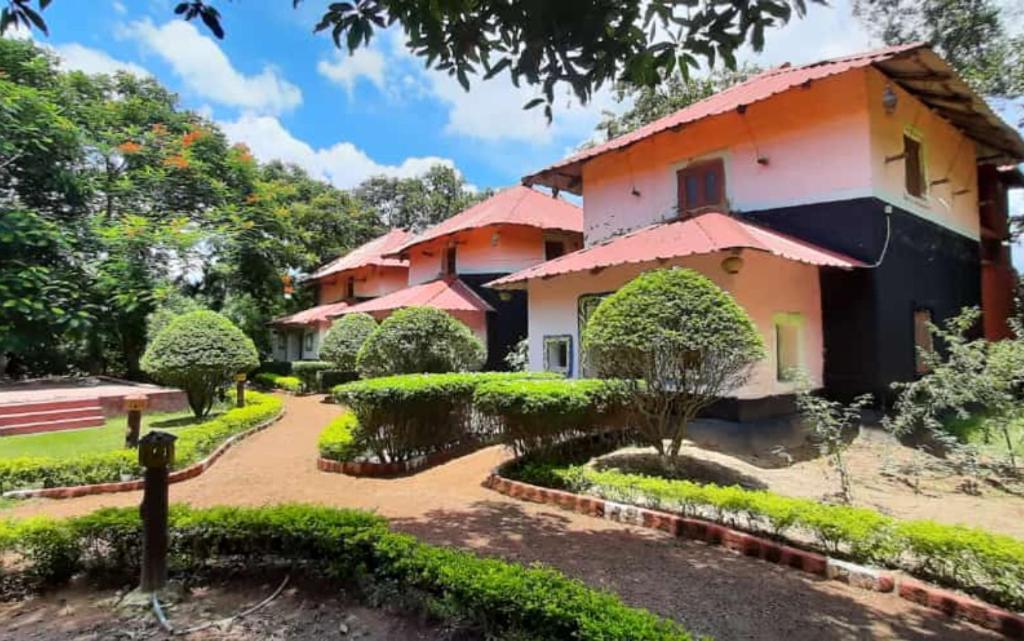 Raktokorobi Karu Gram Hotel Sri Niketan Kültér fotó