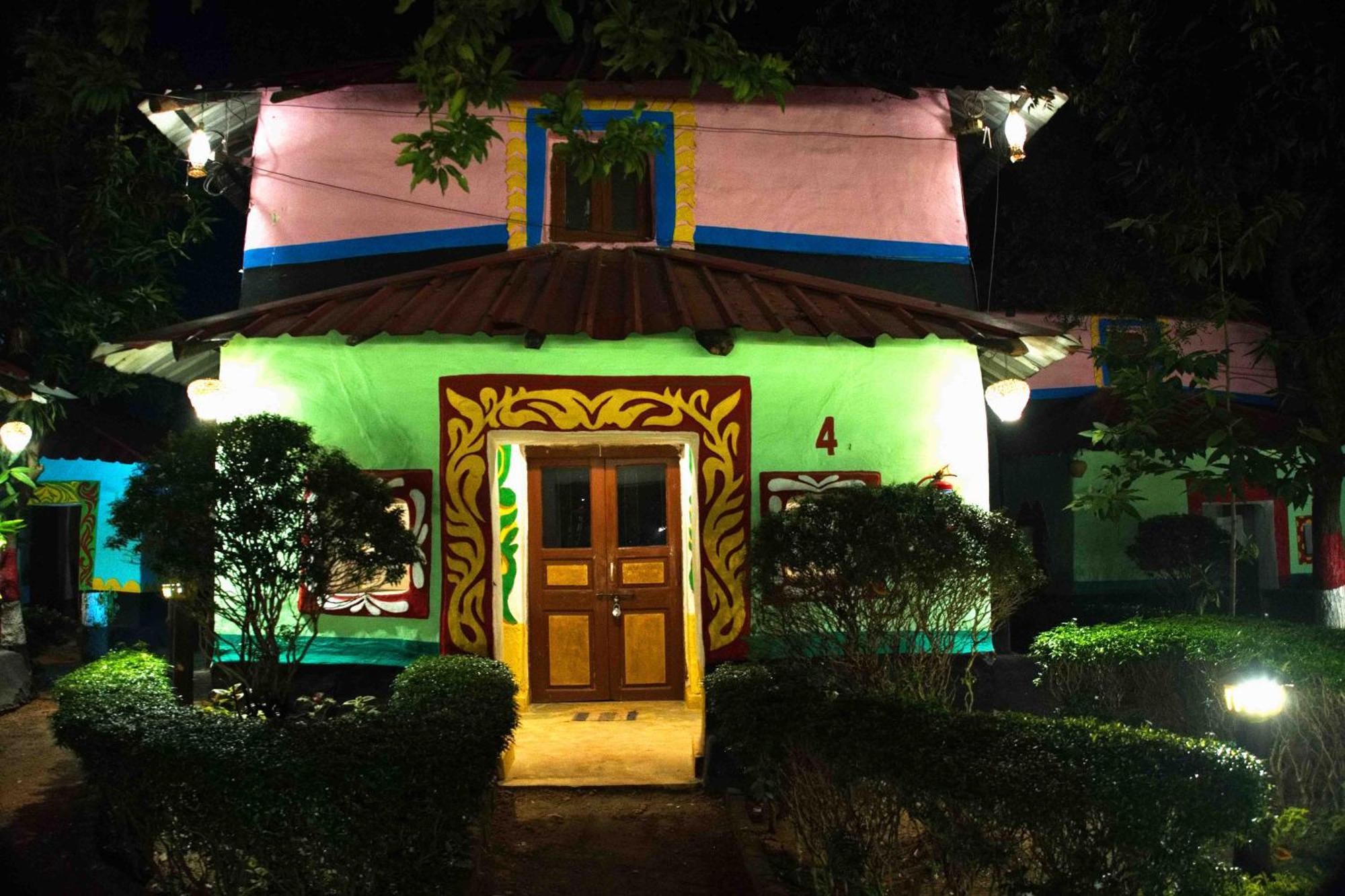 Raktokorobi Karu Gram Hotel Sri Niketan Kültér fotó