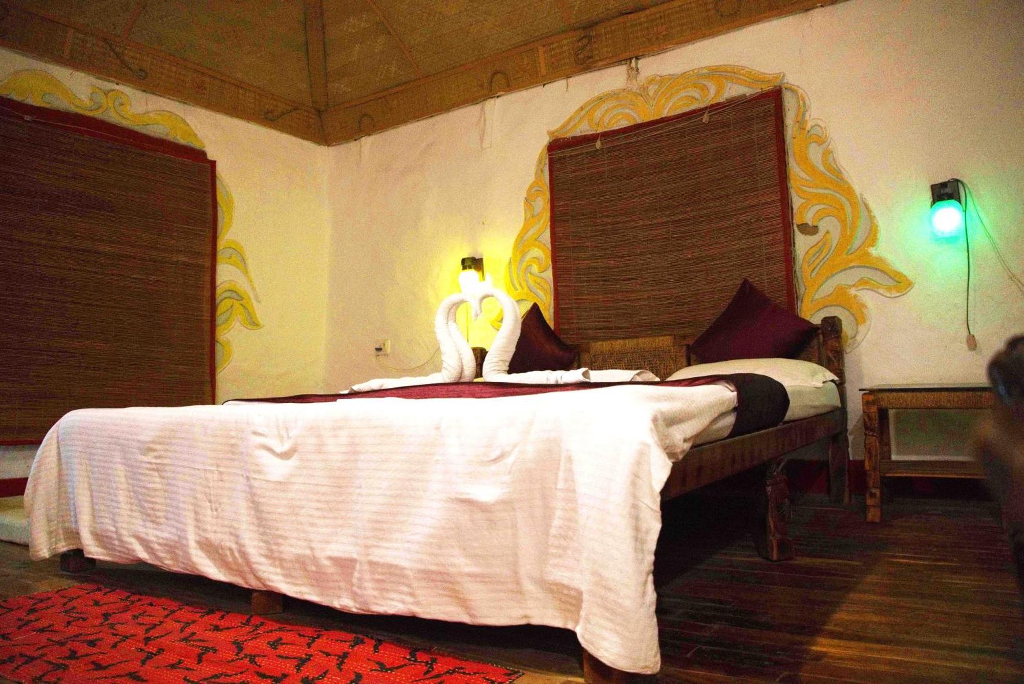 Raktokorobi Karu Gram Hotel Sri Niketan Kültér fotó