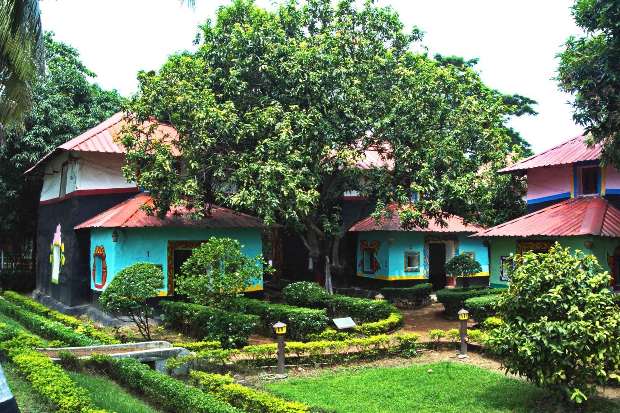 Raktokorobi Karu Gram Hotel Sri Niketan Kültér fotó